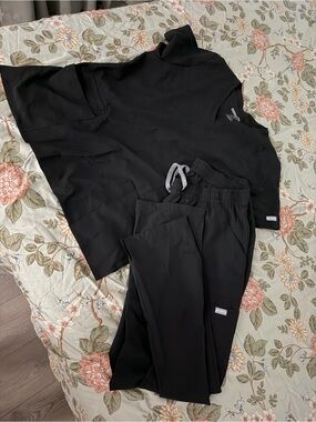 Maeve Black V-Neck Short Sleeve Scrub Top and bottoms